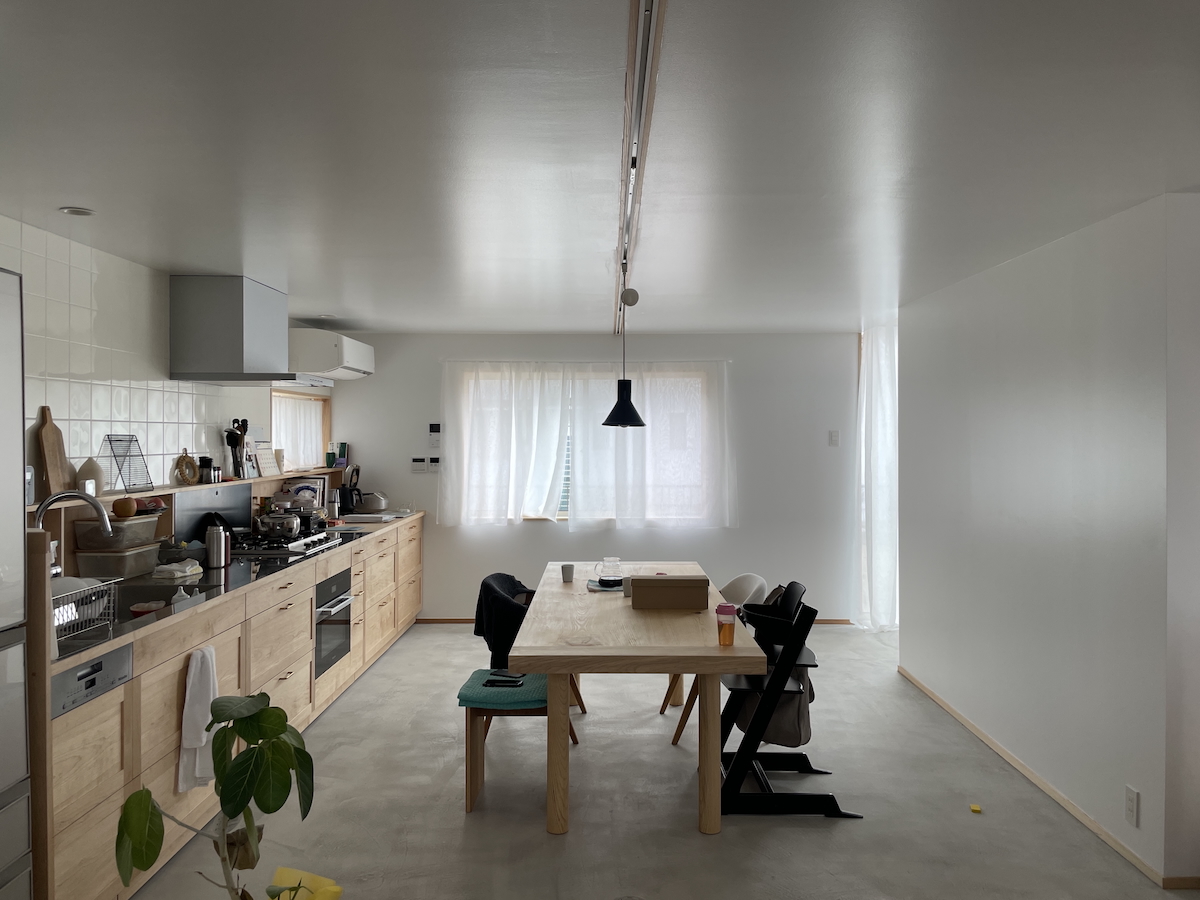 キッチンとダイニングルーム