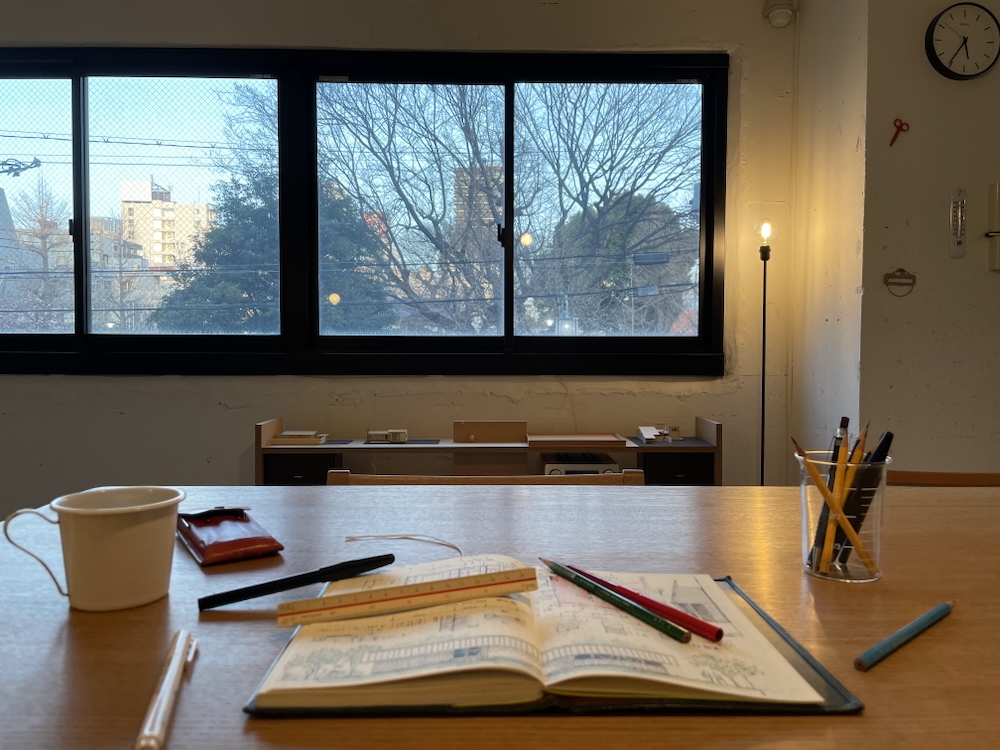 設計事務所のテーブル